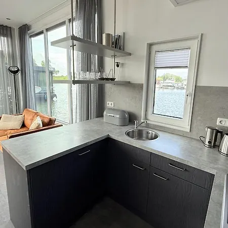 Botel De Maasterp - Watervillage 2