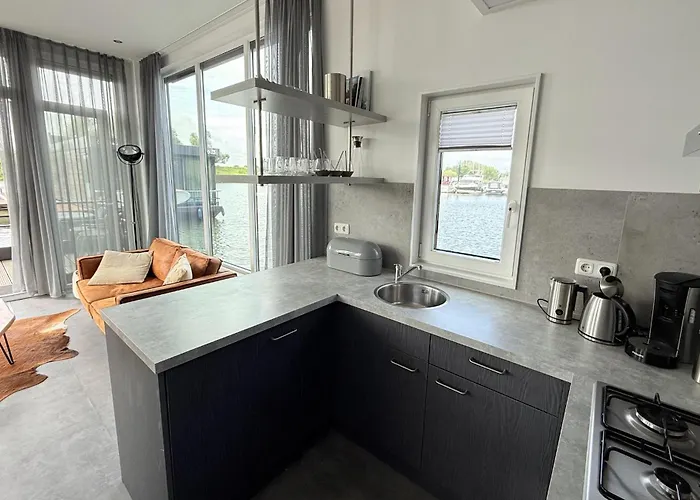 Bateau-hôtel De Maasterp - Watervillage 2