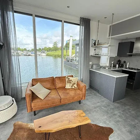 Hotel na wodzie De Maasterp - Watervillage 2